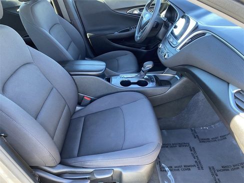 Used 2022 Chevrolet Malibu LT image 9