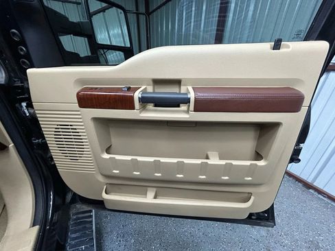 Used 2014 Ford F350 King Ranch w/ King Ranch w/Chrome Package image 13