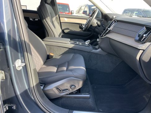 Used 2025 Volvo XC90 B6 Plus image 13