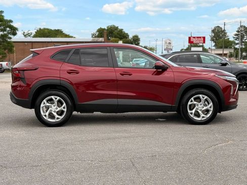 Used 2024 Chevrolet Trax LS w/ LS Convenience Package FWD image 10