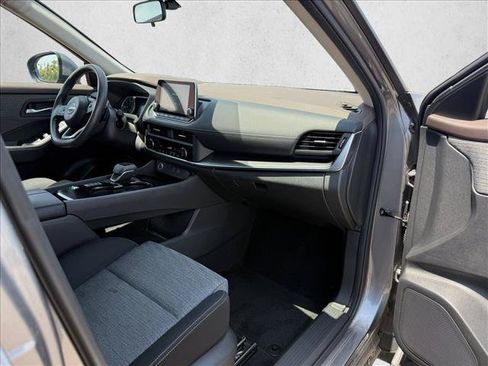 Used 2023 Nissan Rogue SV FWD image 12