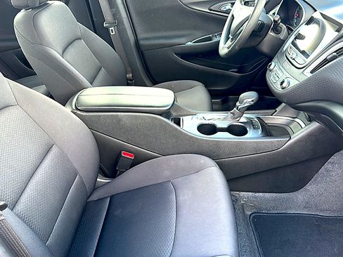 Used 2025 Chevrolet Malibu LT FWD image 24