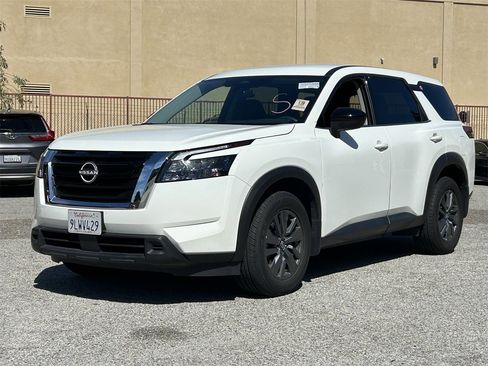 Certified 2024 Nissan Pathfinder S image 2
