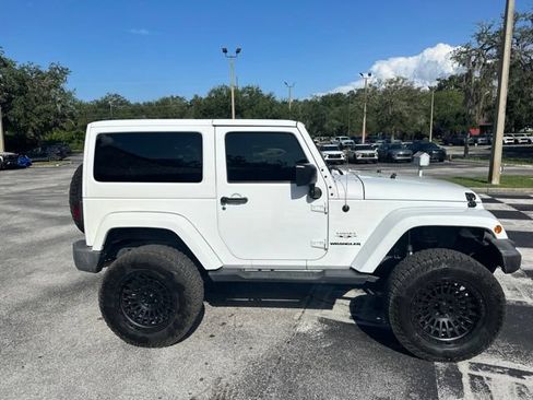 Used 2017 Jeep Wrangler Sahara w/ Connectivity Group AWD/4WD image 6