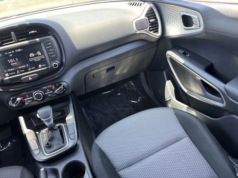 Certified 2025 Kia Soul LX w/ LX Technology Package FWD image 14