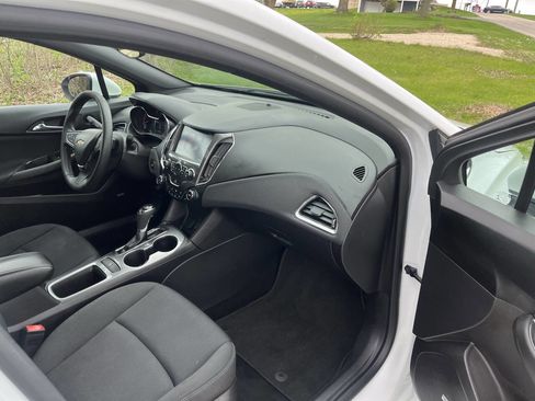 Used 2016 Chevrolet Cruze LT w/ Sun And Sound Package FWD image 33