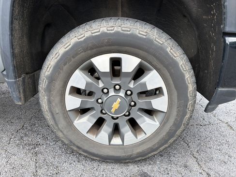 Used 2024 Chevrolet Silverado 2500 Custom w/ Custom Value Package AWD/4WD image 8