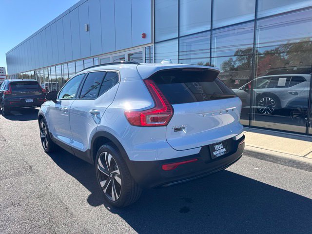 Used 2026 Volvo XC40 B5 Plus AWD/4WD image 3