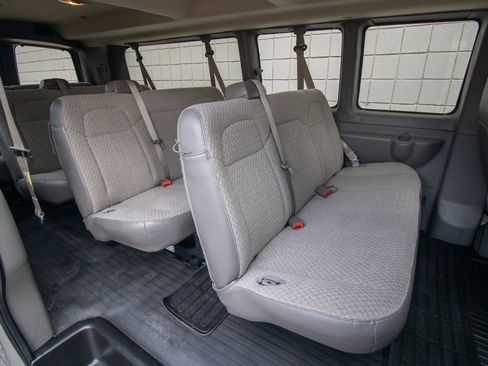 Used 2017 Chevrolet Express 3500 LT w/ LT Preferred Equipment Group image 33