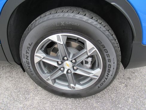 Used 2025 Chevrolet Blazer LT FWD image 9