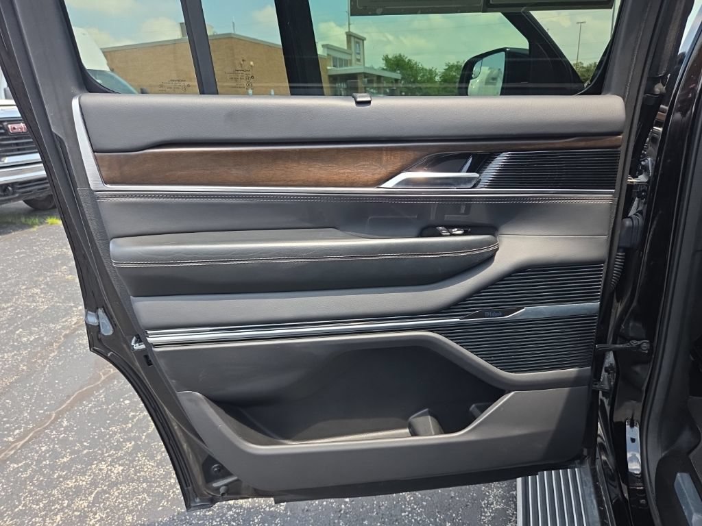 Used 2023 Jeep Grand Wagoneer Series II AWD/4WD image 26