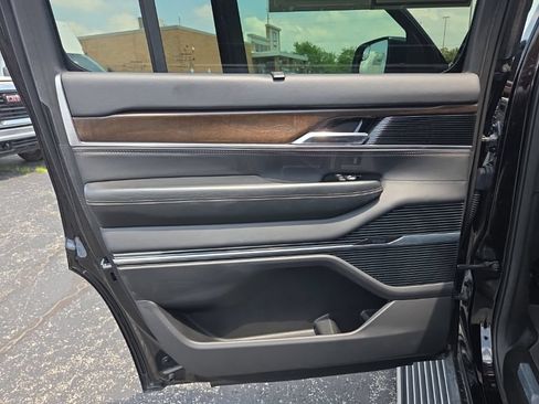 Used 2023 Jeep Grand Wagoneer Series II AWD/4WD image 26