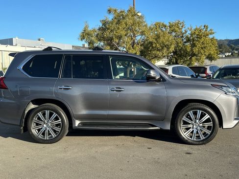 Used 2017 Lexus LX 570 4WD image 8