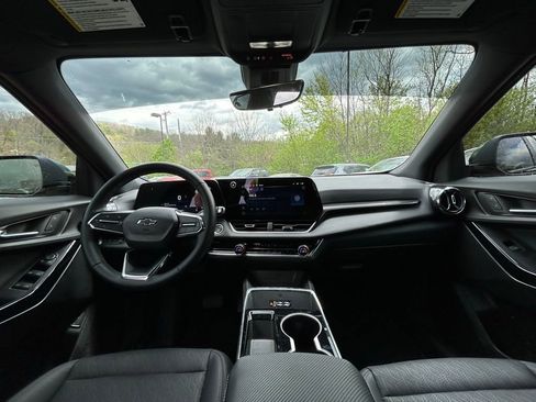 Used 2025 Chevrolet Equinox LT w/ Convenience Package II image 6