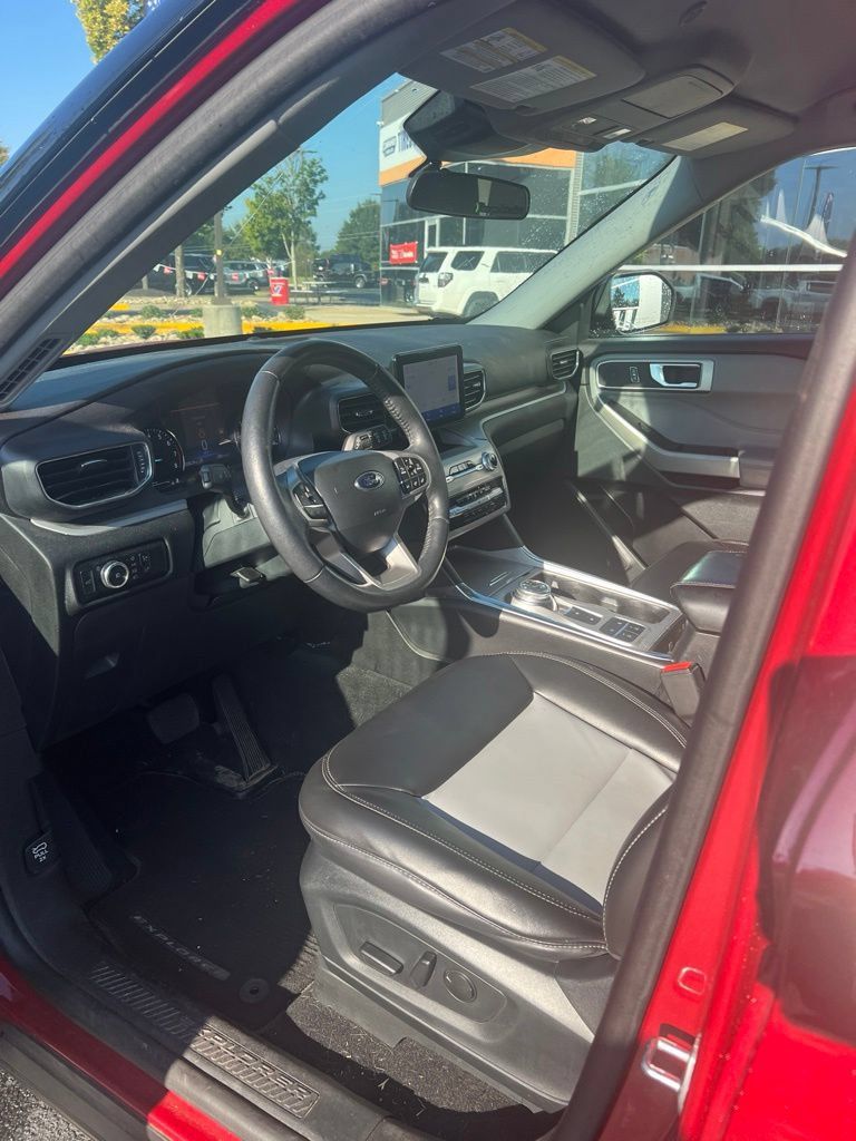 Used 2023 Ford Explorer XLT w/ Equipment Group 202A RWD image 7