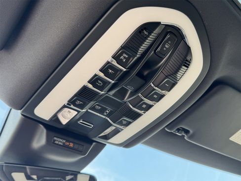 New 2026 Porsche Macan image 23