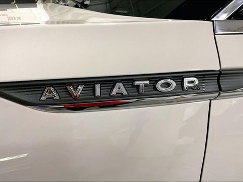 Used 2025 Lincoln Aviator Reserve w/ Equipment Group 201A AWD/4WD image 10