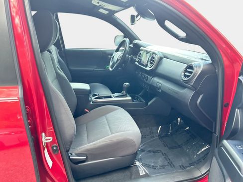 Used 2018 Toyota Tacoma TRD Off-Road RWD image 14