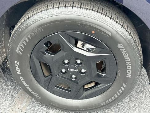 Used 2026 Kia Carnival FWD image 32