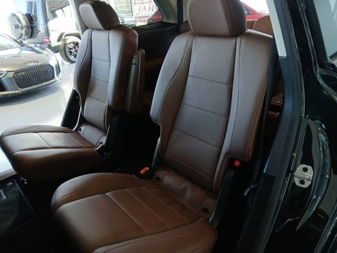 Used 2024 Mercedes-Benz GLS 450 4MATIC image 24