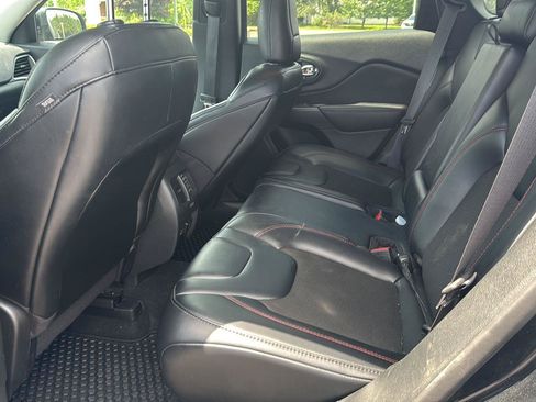 Used 2022 Jeep Cherokee Trailhawk AWD/4WD image 12