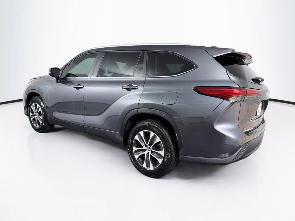 Used 2023 Toyota Highlander XLE FWD image 7