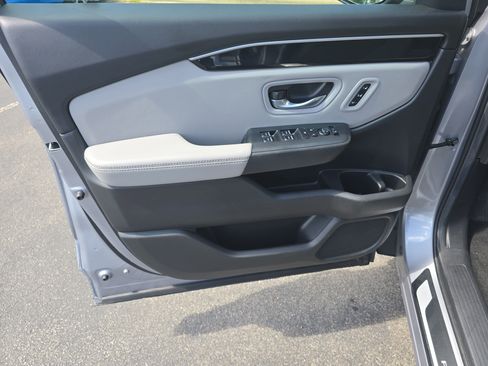 Used 2025 Honda Pilot EX-L image 29