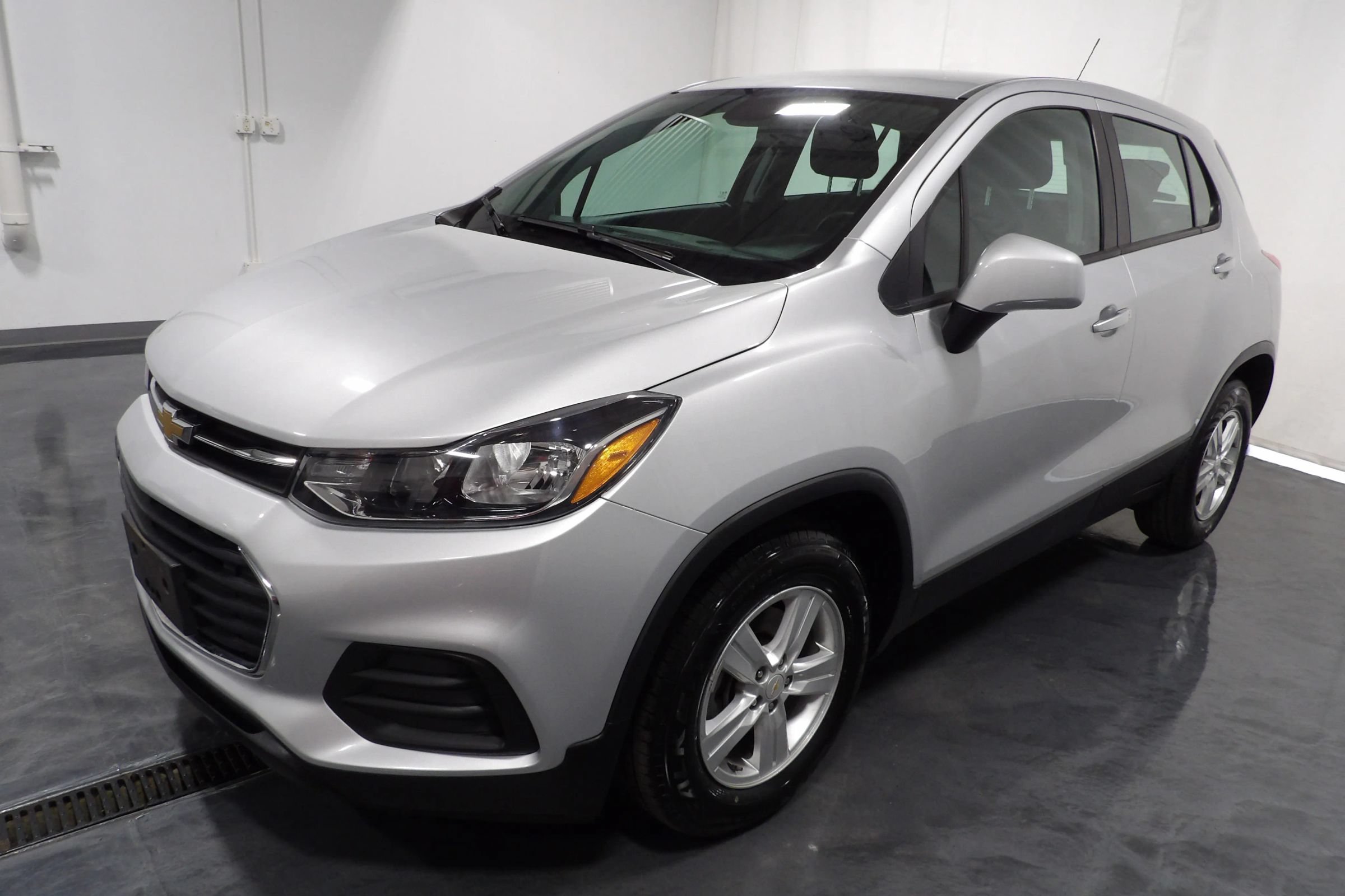 Used 2021 Chevrolet Trax LS FWD image 3