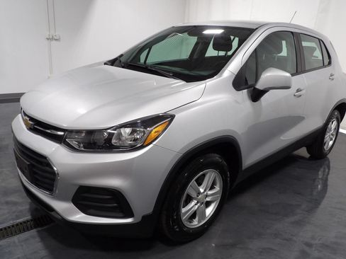 Used 2021 Chevrolet Trax LS FWD image 3