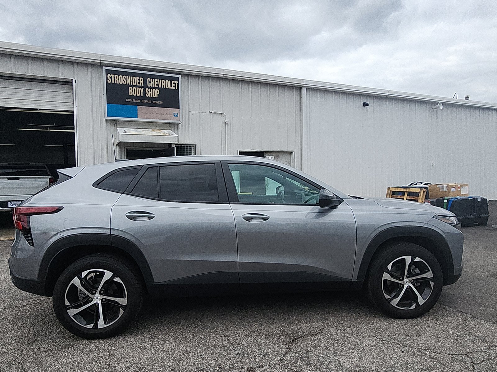 Used 2024 Chevrolet Trax RS FWD image 6