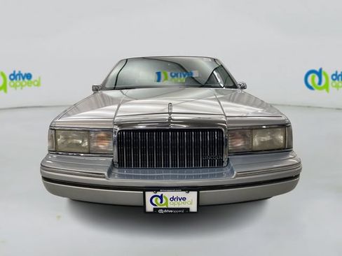 Used 1994 Lincoln Town Car Signature RWD image 15