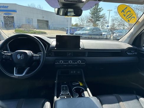 Used 2024 Honda Pilot Touring image 24