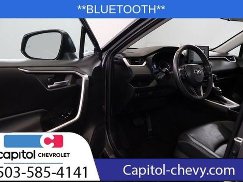 Used 2021 Toyota RAV4 XLE Premium image 7