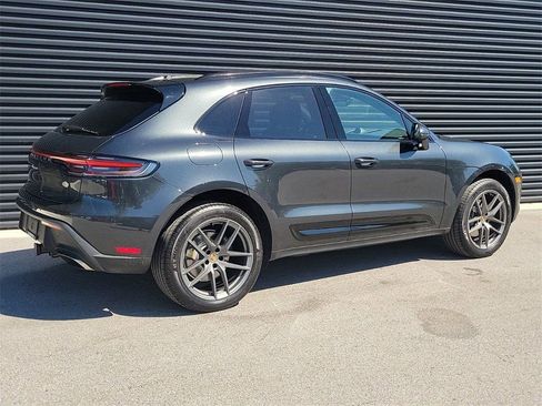 Certified 2025 Porsche Macan AWD/4WD image 8