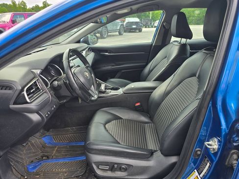 Used 2020 Toyota Camry SE FWD image 4
