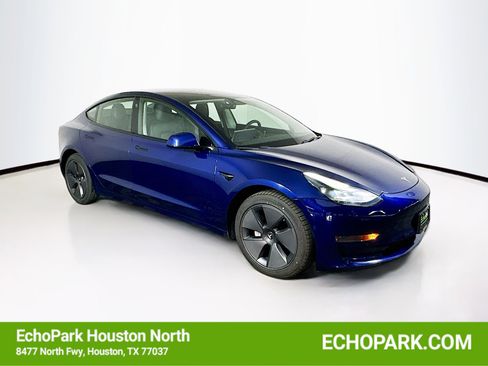 Used 2022 Tesla Model 3 Standard Range Plus image 1