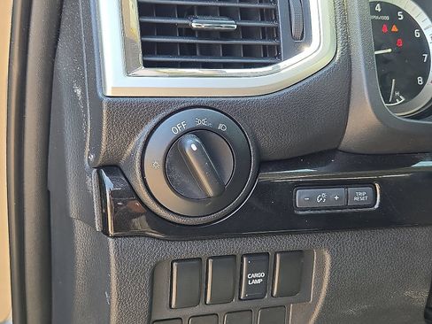 Used 2019 Nissan Titan SV RWD image 24