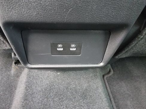 Certified 2025 Nissan Rogue SV FWD image 33
