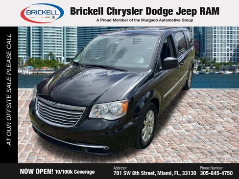 Used 2016 Chrysler Town & Country Touring FWD image 1