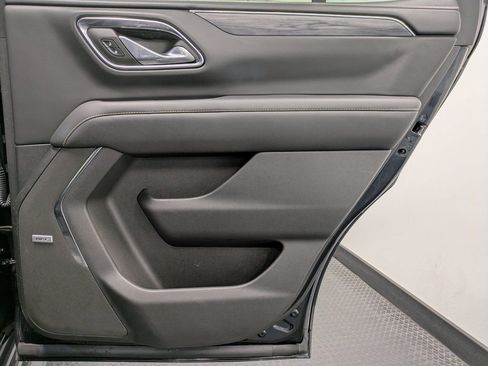 Used 2023 GMC Yukon SLT w/ SLT Luxury Package image 24