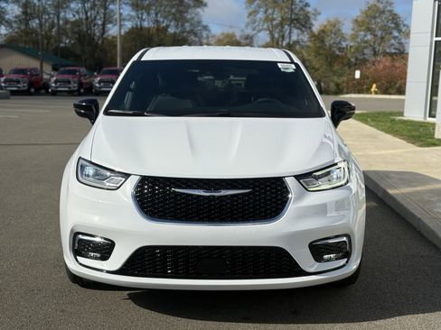 New 2026 Chrysler Pacifica Select image 6