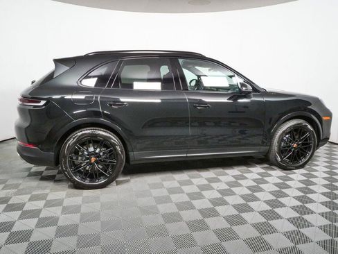 Used 2026 Porsche Cayenne AWD/4WD image 33