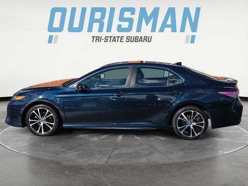 Used 2020 Toyota Camry SE image 3