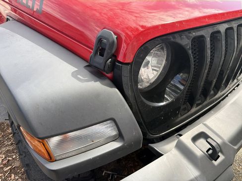 Used 2022 Jeep Wrangler Unlimited Sport AWD/4WD image 2