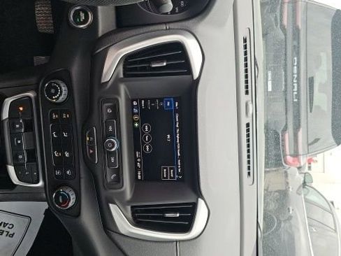 Used 2024 GMC Terrain SLE image 12