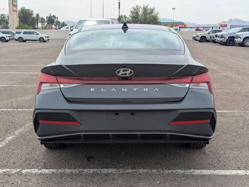 Used 2024 Hyundai Elantra SEL image 4