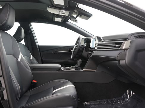 Used 2025 Toyota Camry SE image 10