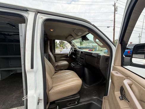 Used 2020 Chevrolet Express 3500 w/ Driver Convenience Package RWD image 9