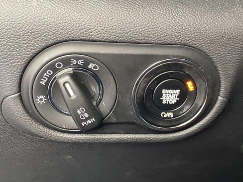 Used 2020 Maserati Levante AWD/4WD image 22