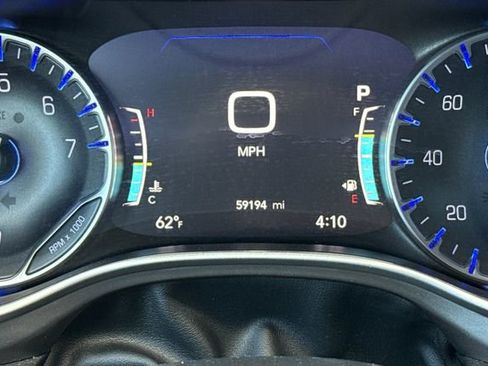 Used 2024 Chrysler Pacifica Touring-L image 31